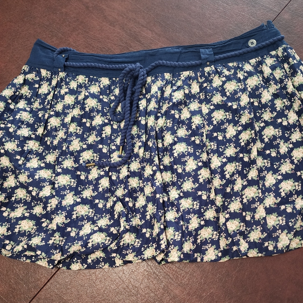 TIMEOUT LOS ANGELES BLUE FLORAL SKIRT SIZE 18
